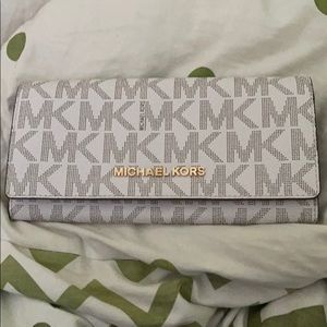 Jet set travel Michael Kors wallet
